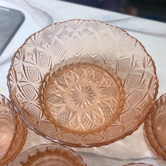 Pink Vintage Salad Bowl Set With 8 Small Bowls And 1 Large Bowl. - Picture 2 of 4